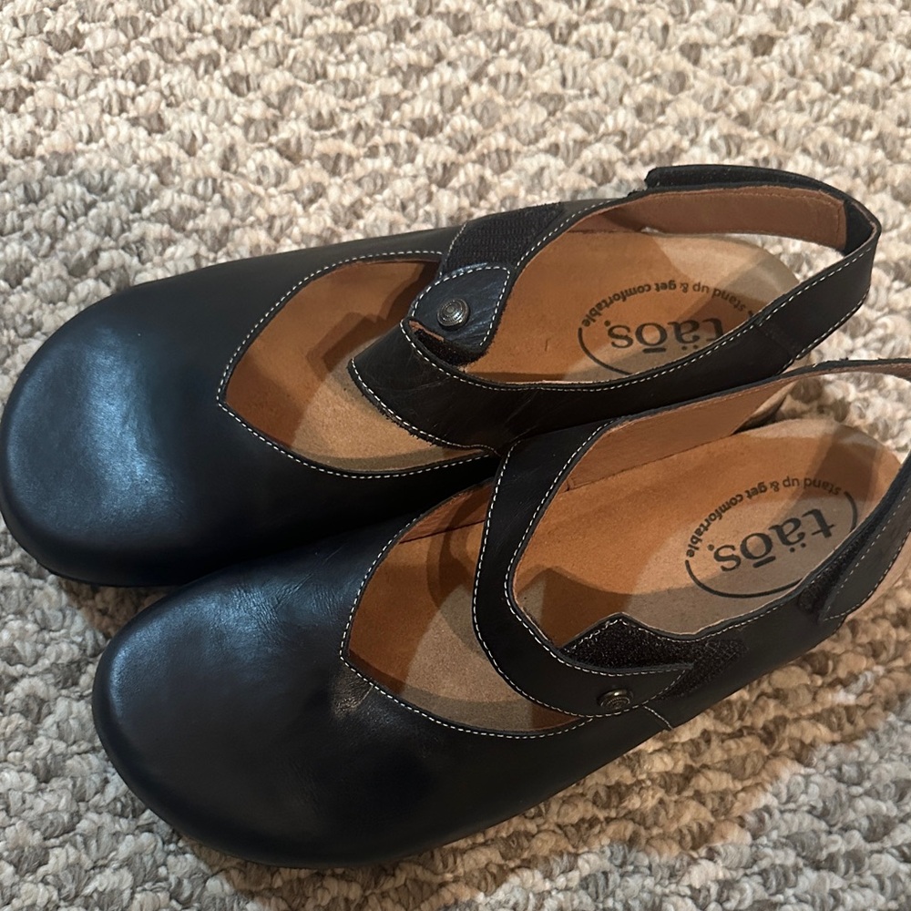 Taos Footwear Black Mary Jane Slingback Shoes. New without tags